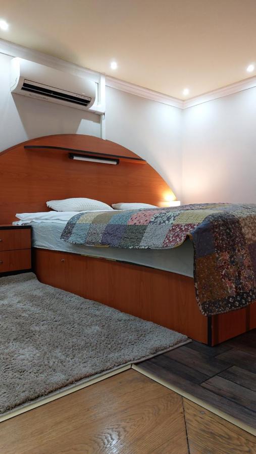 Family Apartman Gyula Exterior foto