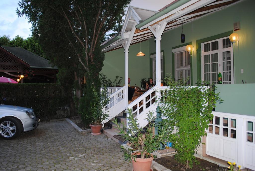 Family Apartman Gyula Exterior foto